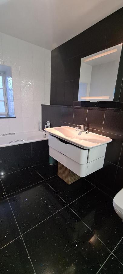 Pass The Keys Spacious 3Beds Flat Near City Centre - Free Parking EDI Exterior photo